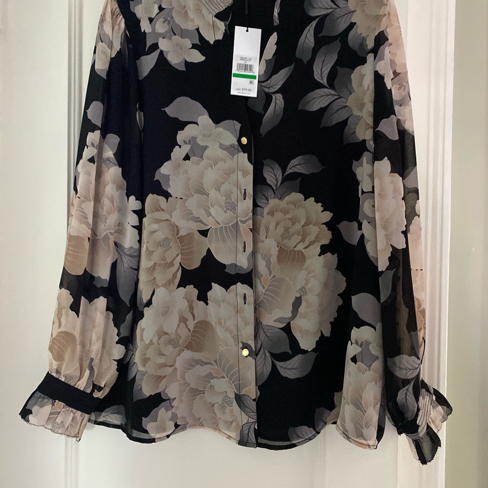 Simple but detailed designer blouse. L